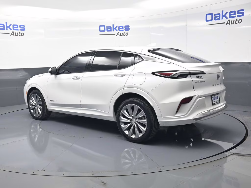 2024 White Frost Tricoat Buick Envista Avenir FWD SUV