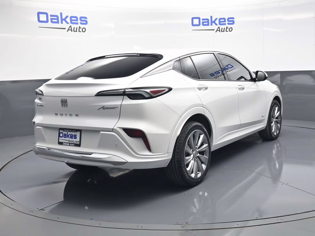 2024 White Frost Tricoat Buick Envista Avenir FWD SUV