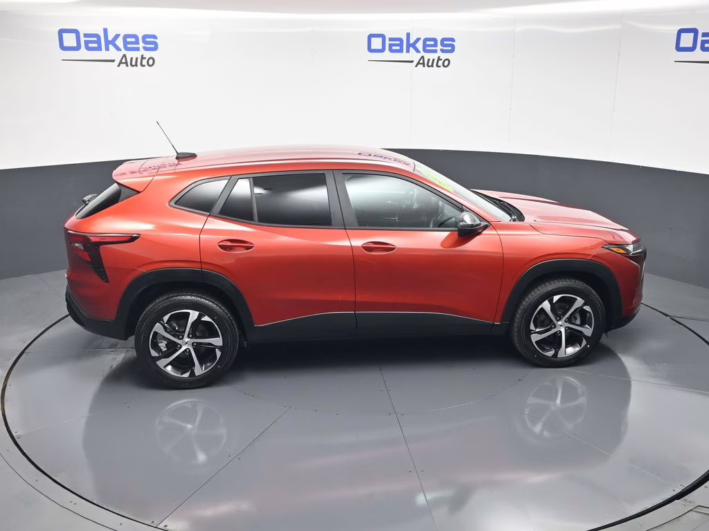 2024 Cayenne Orange Metallic Chevrolet Trax 1RS FWD SUV