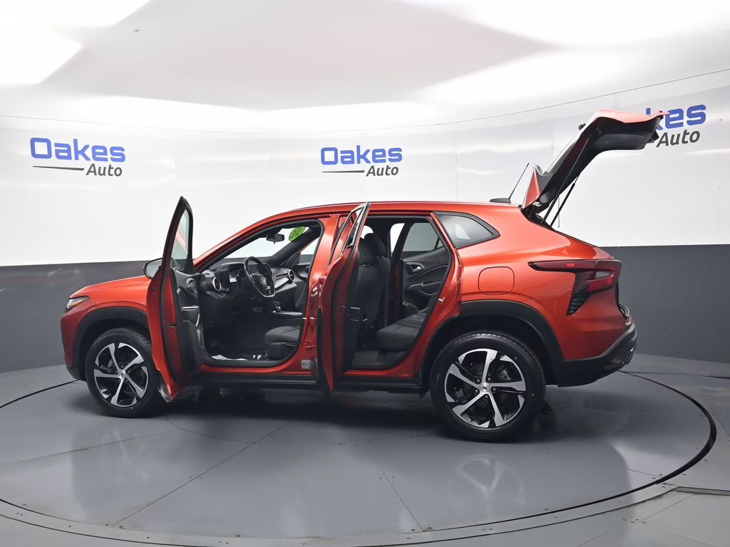 2024 Cayenne Orange Metallic Chevrolet Trax 1RS FWD SUV