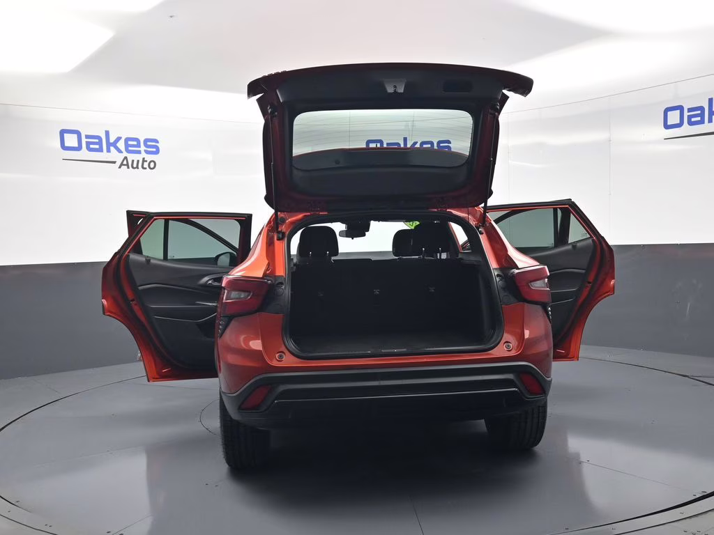 2024 Cayenne Orange Metallic Chevrolet Trax 1RS FWD SUV