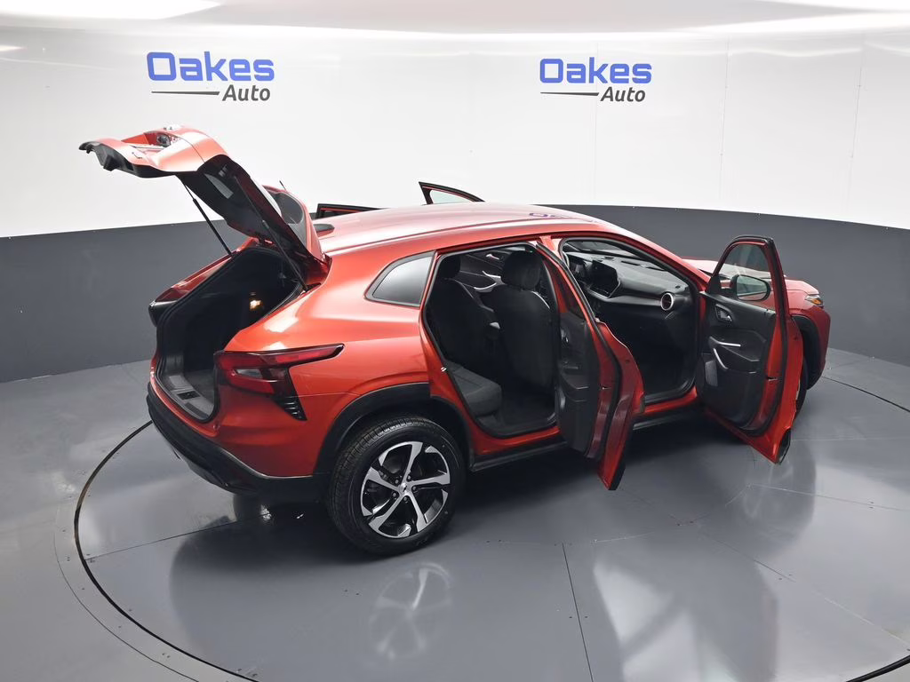 2024 Cayenne Orange Metallic Chevrolet Trax 1RS FWD SUV