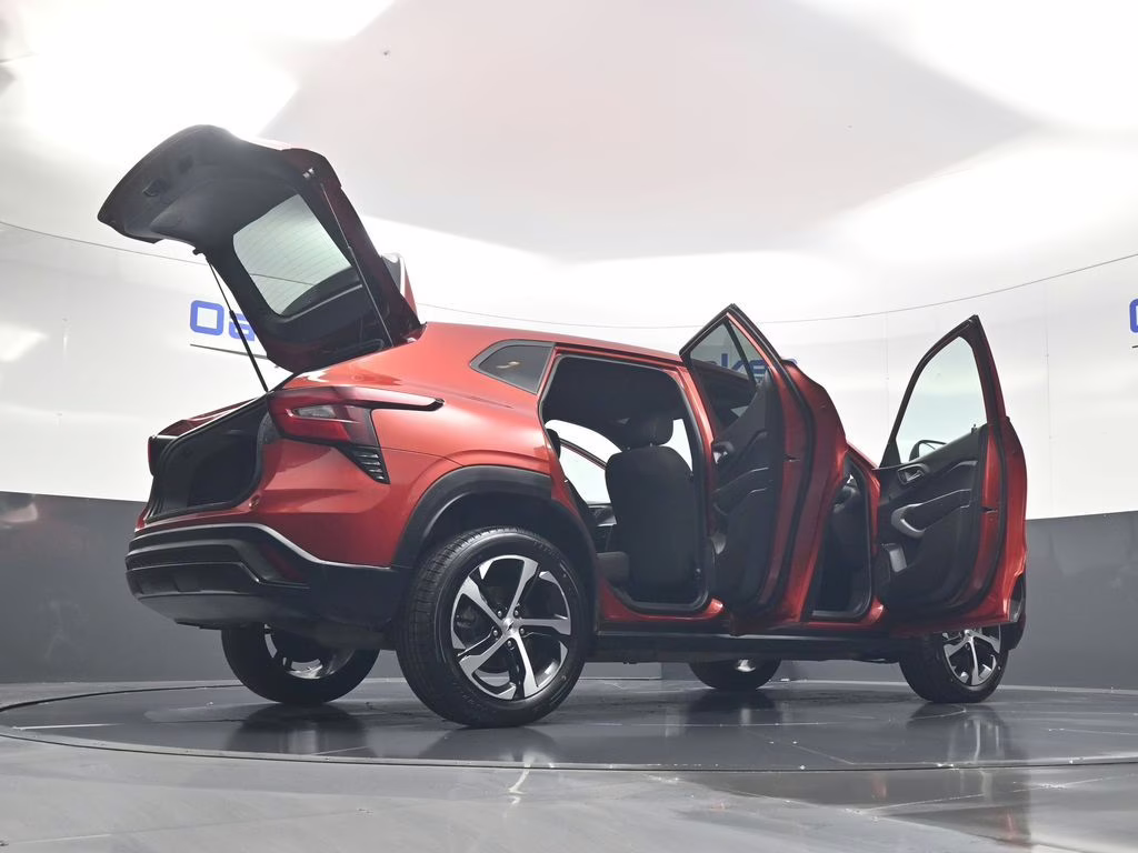 2024 Cayenne Orange Metallic Chevrolet Trax 1RS FWD SUV