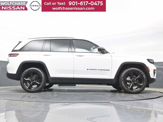 2024 Bright White Clearcoat Jeep Grand Cherokee Limited RWD SUV