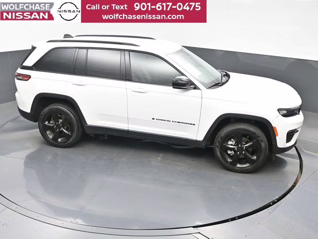 2024 Bright White Clearcoat Jeep Grand Cherokee Limited RWD SUV