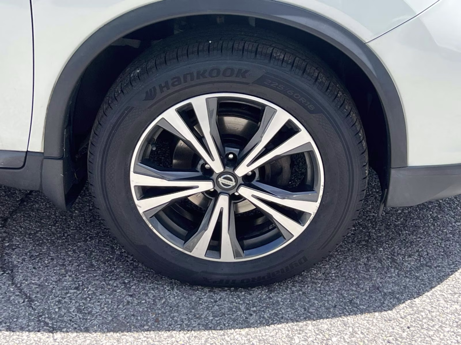 2017 White Nissan Rogue SL AWD SUV