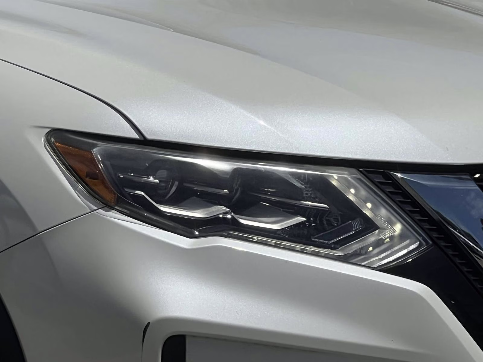 2017 White Nissan Rogue SL AWD SUV