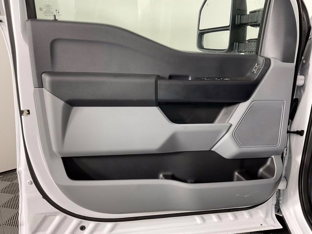 2026 Oxford White Ford Super Duty F-350 DRW XL 4X4 Truck