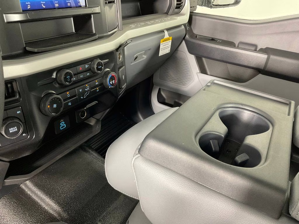 2026 Oxford White Ford Super Duty F-350 DRW XL 4X4 Truck