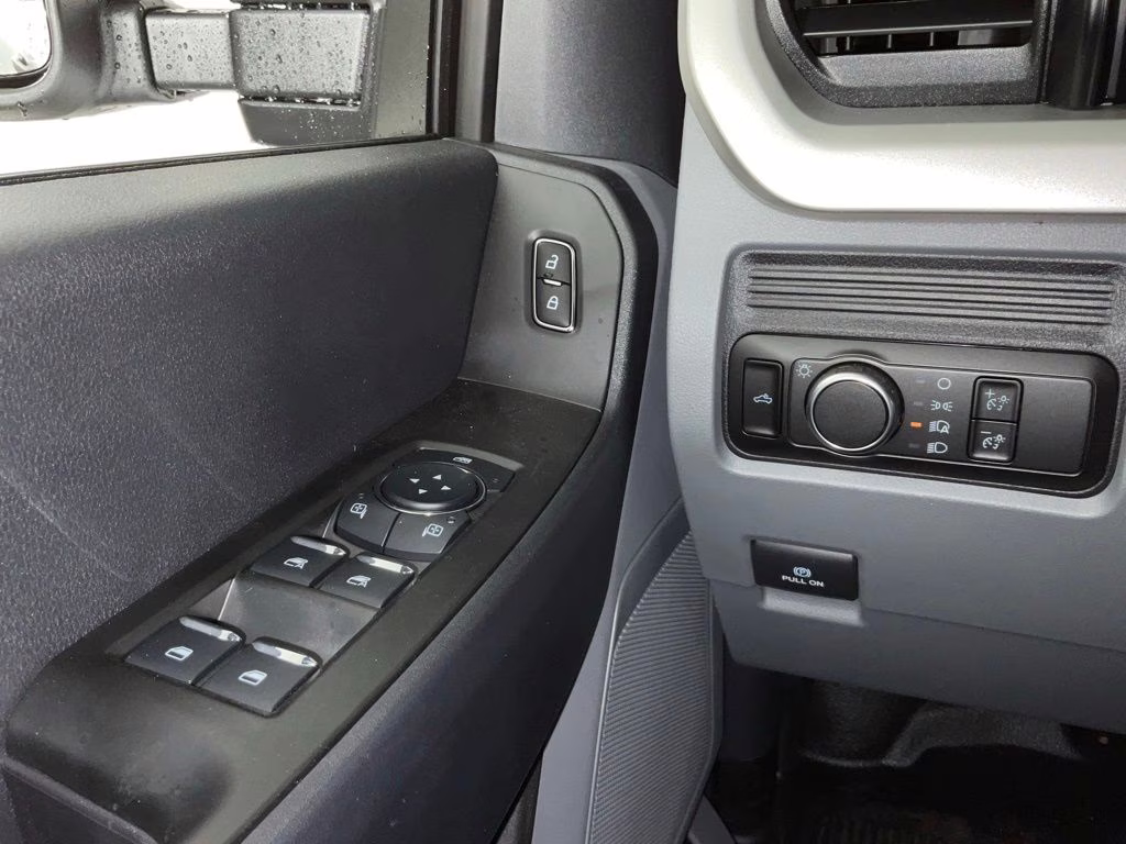 2026 Oxford White Ford Super Duty F-350 DRW XL 4X4 Truck