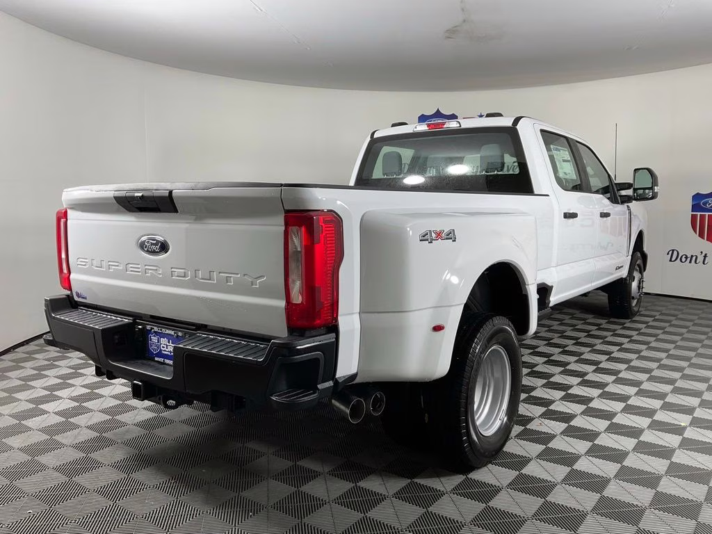 2026 Oxford White Ford Super Duty F-350 DRW XL 4X4 Truck