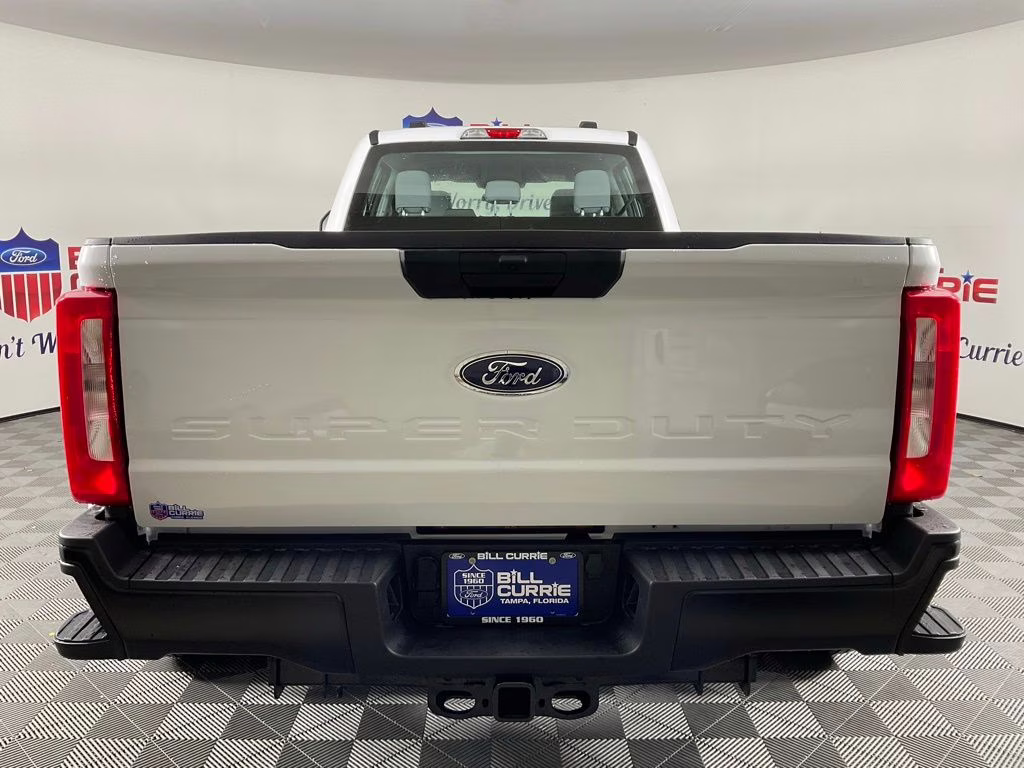 2026 Oxford White Ford Super Duty F-350 DRW XL 4X4 Truck