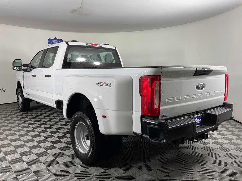 2026 Oxford White Ford Super Duty F-350 DRW XL 4X4 Truck