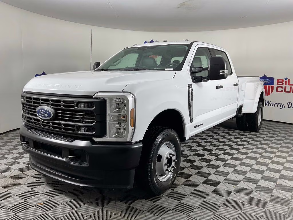 2026 Oxford White Ford Super Duty F-350 DRW XL 4X4 Truck