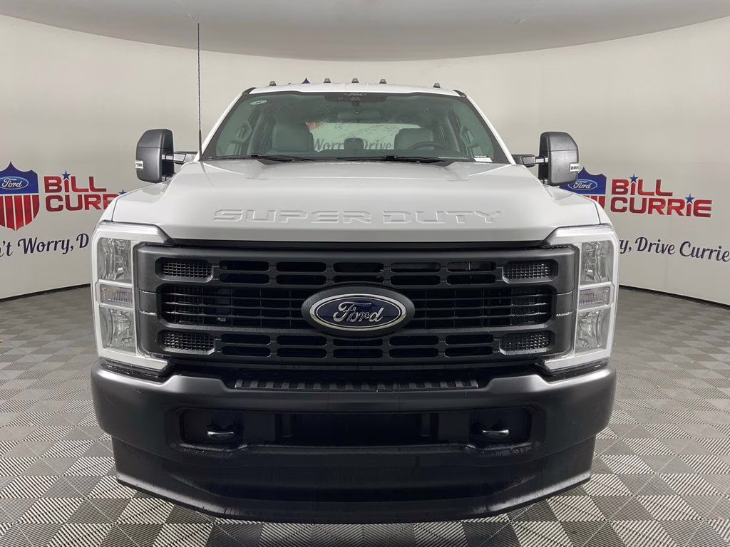 2026 Oxford White Ford Super Duty F-350 DRW XL 4X4 Truck
