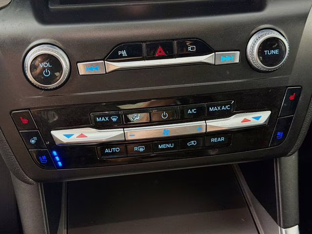 2020 Black Metallic Ford Explorer Limited RWD SUV