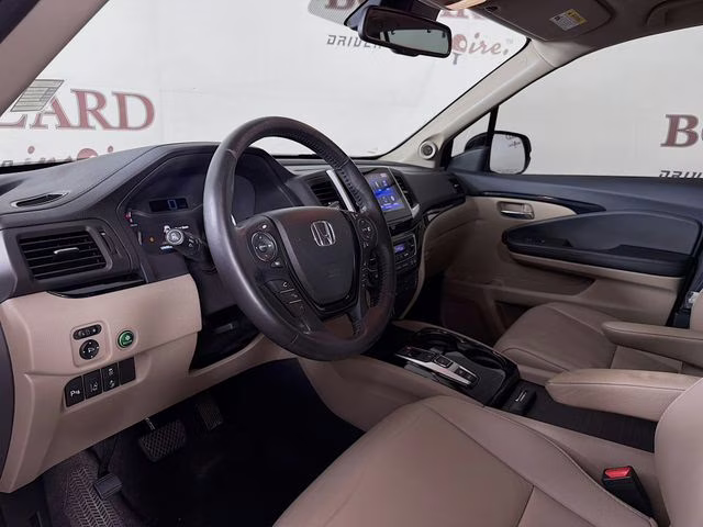 2018 White Honda Pilot Touring AWD SUV
