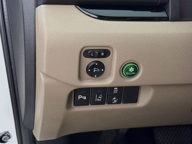 2018 White Honda Pilot Touring AWD SUV