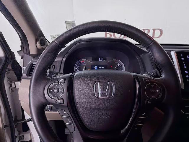 2018 White Honda Pilot Touring AWD SUV