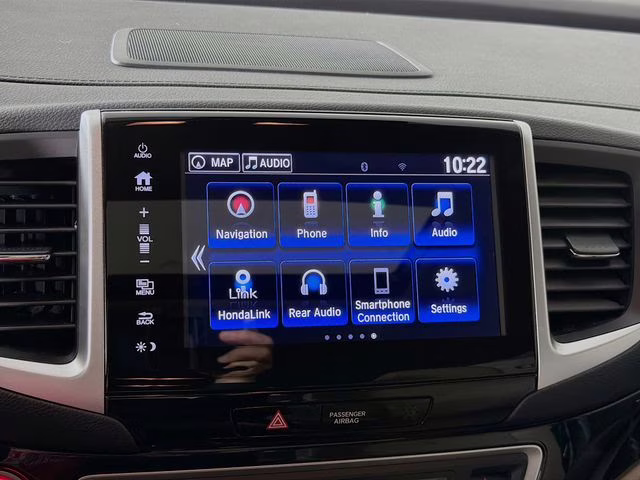 2018 White Honda Pilot Touring AWD SUV
