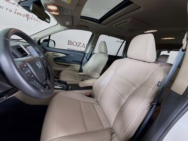 2018 White Honda Pilot Touring AWD SUV