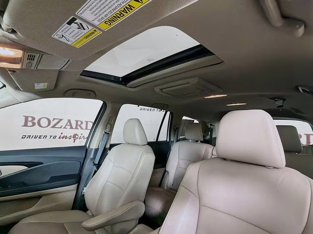 2018 White Honda Pilot Touring AWD SUV