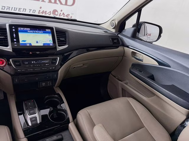 2018 White Honda Pilot Touring AWD SUV