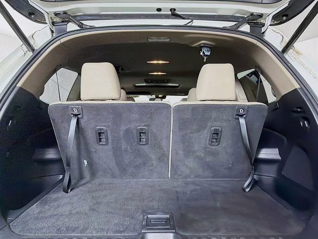 2018 White Honda Pilot Touring AWD SUV