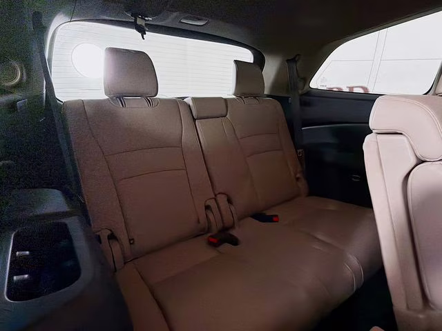2018 White Honda Pilot Touring AWD SUV