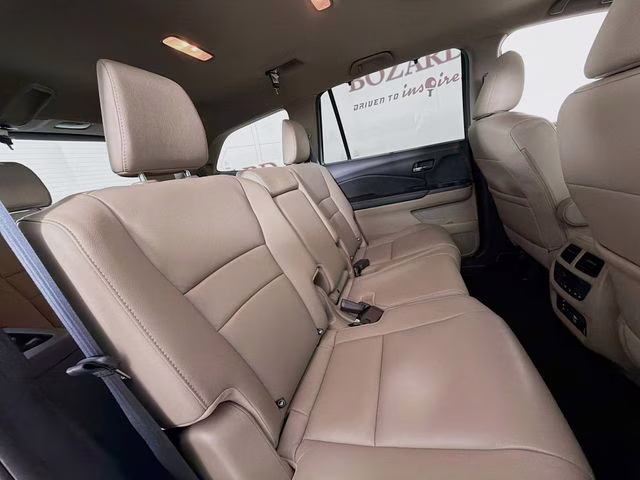 2018 White Honda Pilot Touring AWD SUV