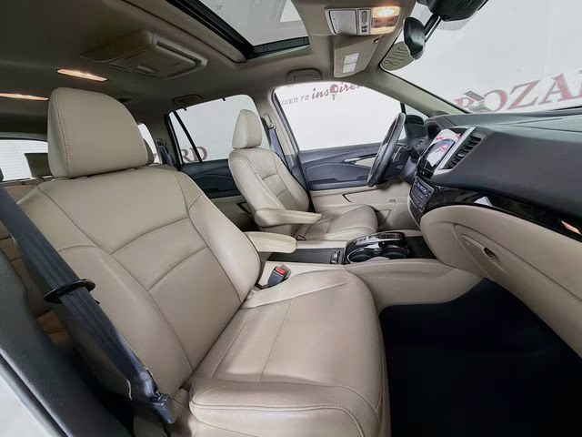 2018 White Honda Pilot Touring AWD SUV