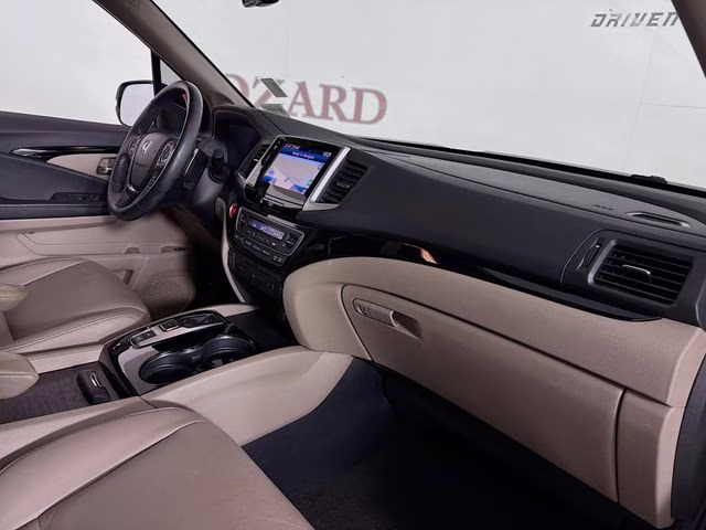 2018 White Honda Pilot Touring AWD SUV