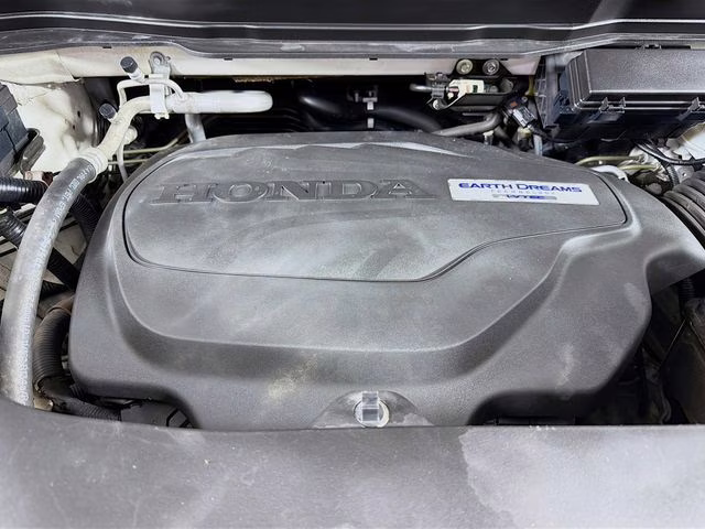2018 White Honda Pilot Touring AWD SUV