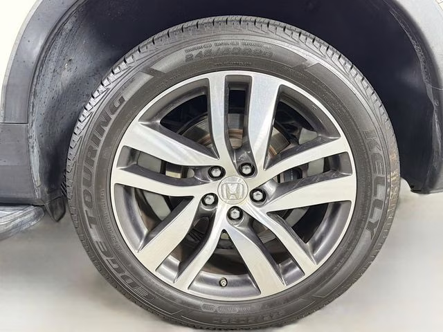 2018 White Honda Pilot Touring AWD SUV