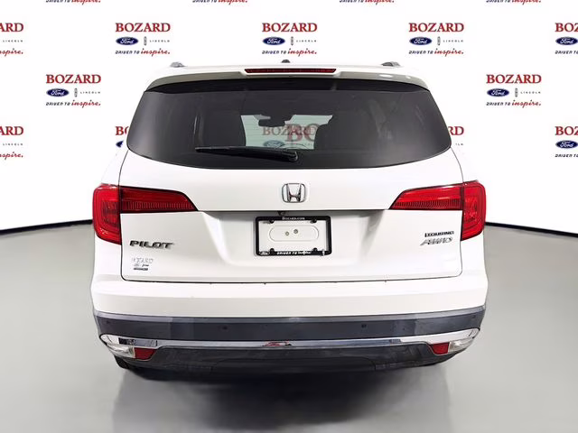 2018 White Honda Pilot Touring AWD SUV