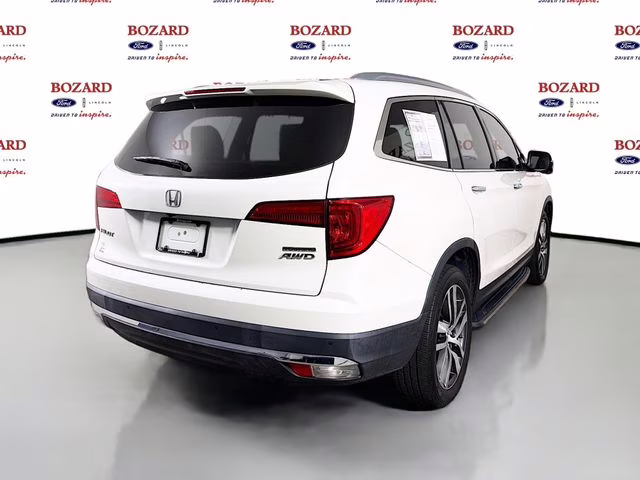2018 White Honda Pilot Touring AWD SUV
