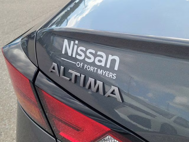 2025 Gun Metallic Nissan Altima 2.5 SV FWD Sedan