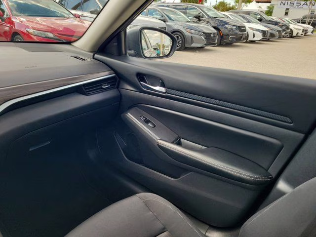 2025 Gun Metallic Nissan Altima 2.5 SV FWD Sedan