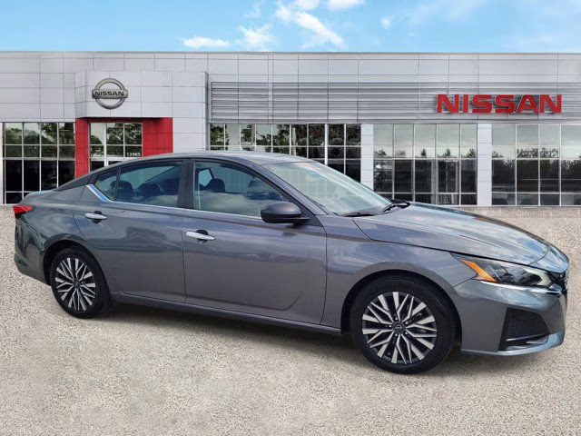 2025 Gun Metallic Nissan Altima 2.5 SV FWD Sedan