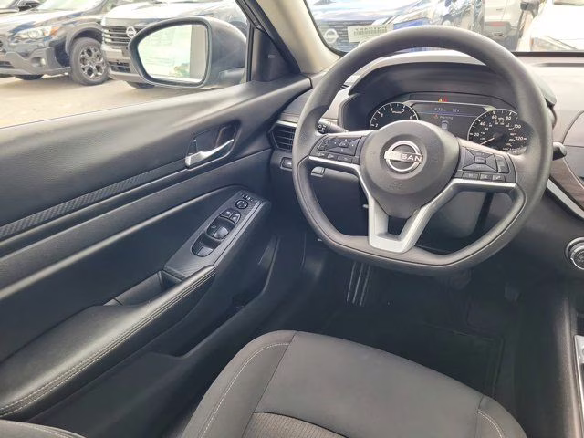 2025 Gun Metallic Nissan Altima 2.5 SV FWD Sedan