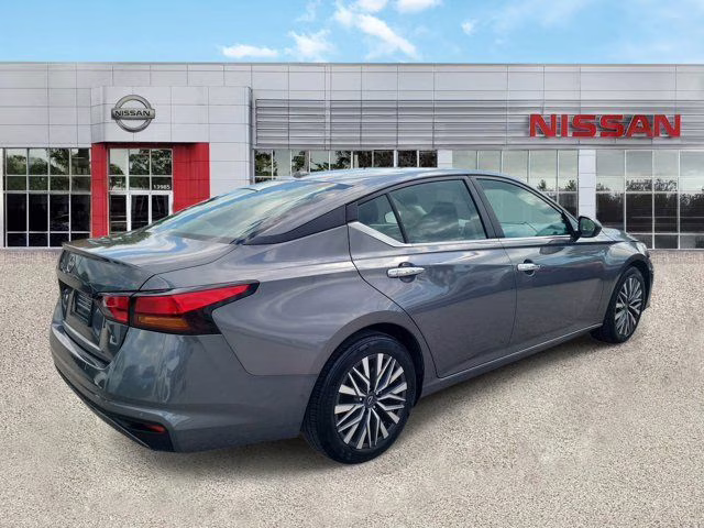 2025 Gun Metallic Nissan Altima 2.5 SV FWD Sedan