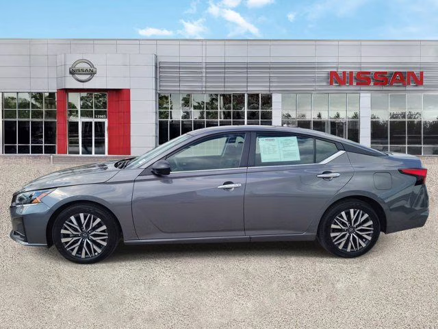 2025 Gun Metallic Nissan Altima 2.5 SV FWD Sedan