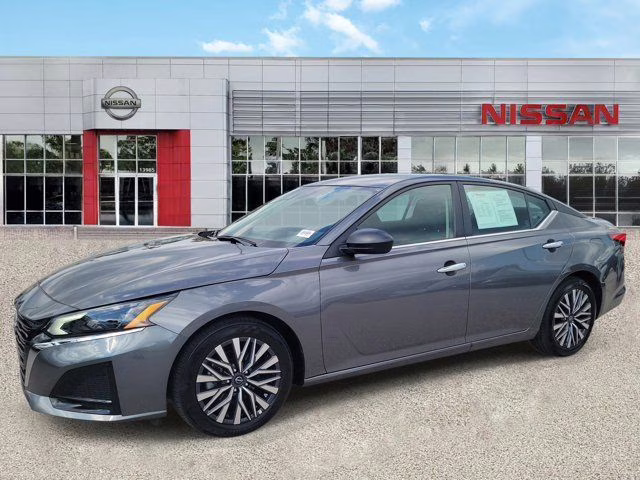 2025 Gun Metallic Nissan Altima 2.5 SV FWD Sedan