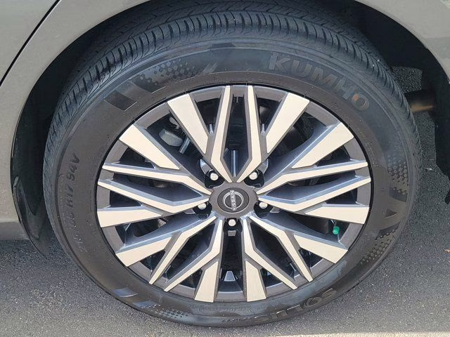 2025 Gun Metallic Nissan Altima 2.5 SV FWD Sedan