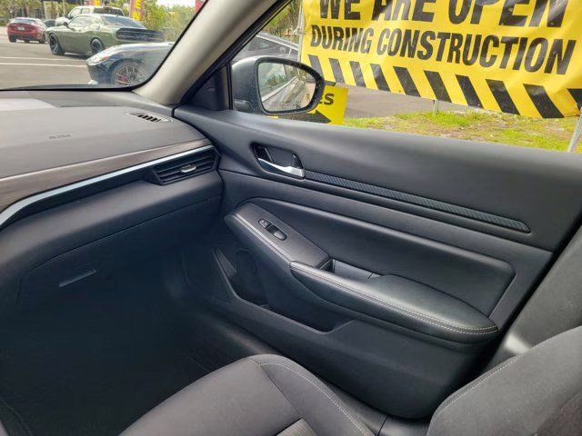 2025 Gun Metallic Nissan Altima 2.5 SV FWD Sedan