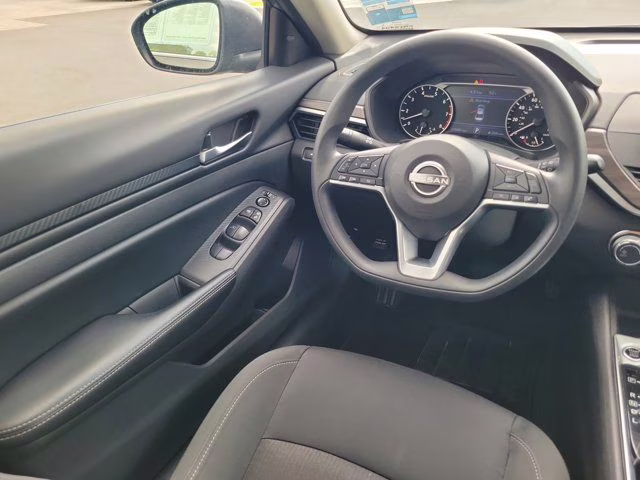 2025 Gun Metallic Nissan Altima 2.5 SV FWD Sedan