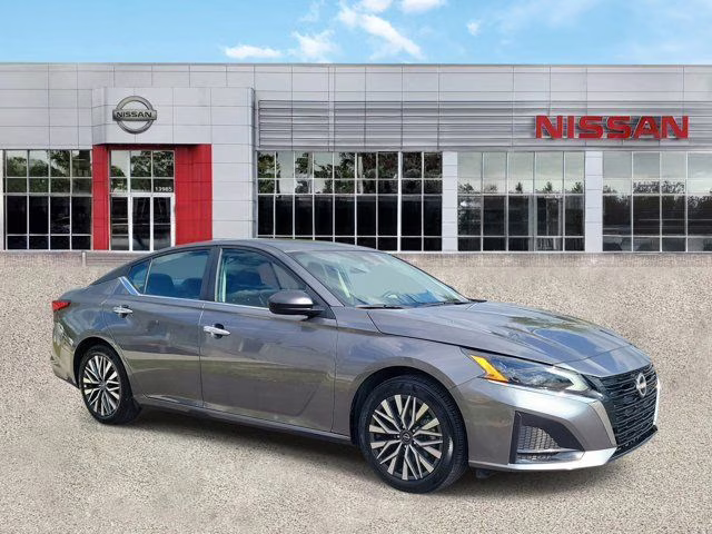 2025 Gun Metallic Nissan Altima 2.5 SV FWD Sedan