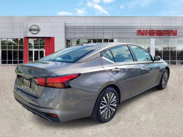 2025 Gun Metallic Nissan Altima 2.5 SV FWD Sedan