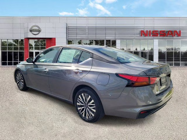 2025 Gun Metallic Nissan Altima 2.5 SV FWD Sedan