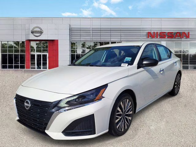 2025 Glacier White Nissan Altima 2.5 SV FWD Sedan